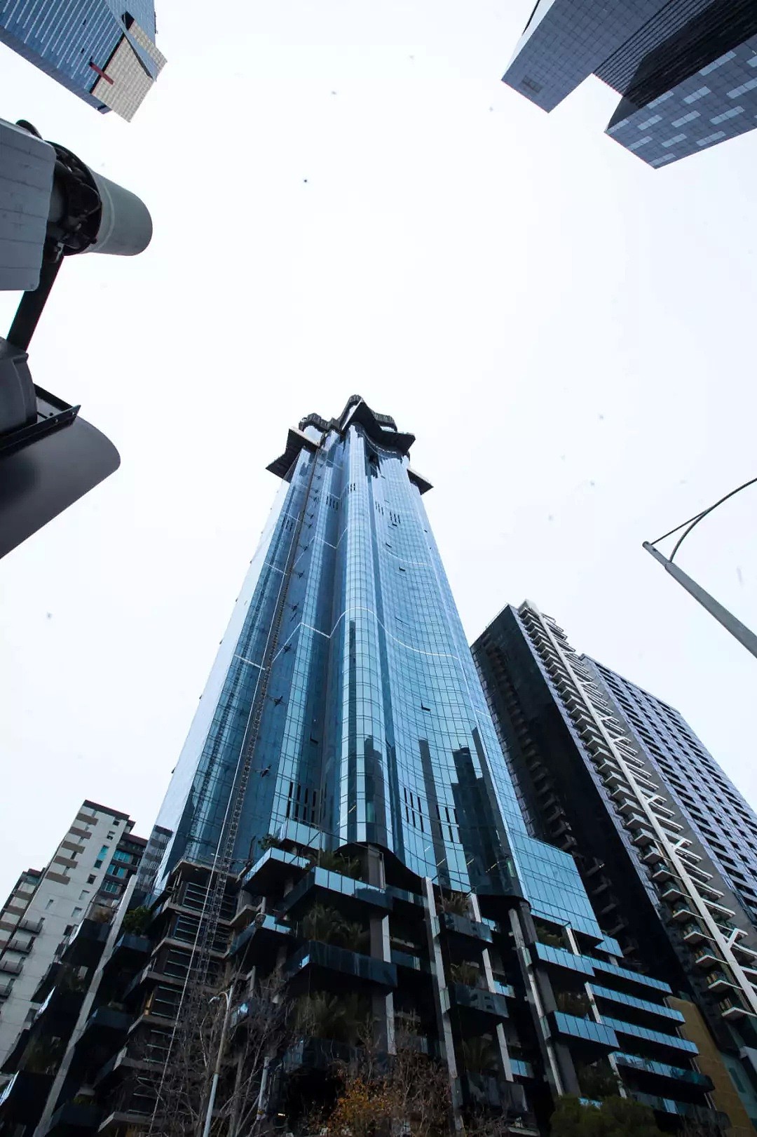 最新！澳最高楼惊现裂缝！中国富商曾花$2500万在此置业，居民吐槽不断，官方却否认存在建筑问题！（组图） - 10