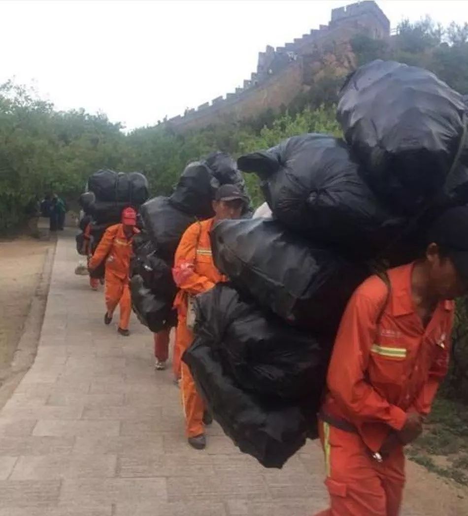 洋老头在长城捡垃圾22年，惊动英国女王，让每个中国人反思！（组图） - 18