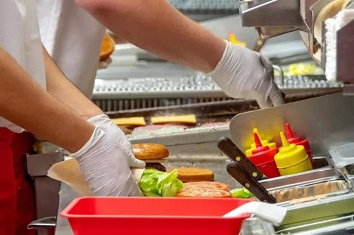 “来这儿不是为做汉堡！”来澳留学生抱怨快餐店工作！附找工tips - 2