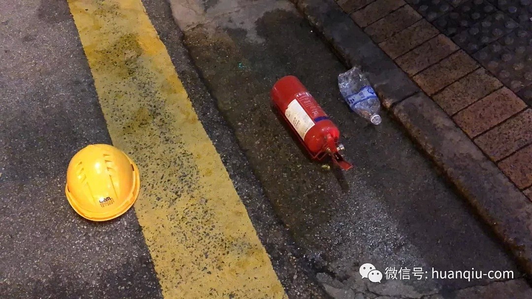 官媒：香港暴力升级 外国人现场教暴徒当街纵火（组图） - 7