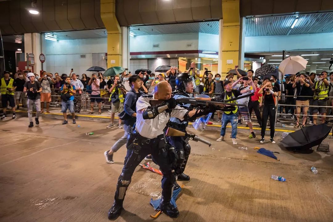 外媒集火攻击昨晚香港警察举枪，那是因为你没看到这一幕！（组图/视频） - 3