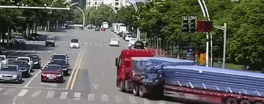 南京：3吨可乐散落马路，路人一拥而上…（视频/组图） - 2