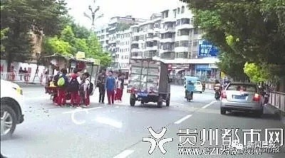 南京：3吨可乐散落马路，路人一拥而上…（视频/组图） - 12