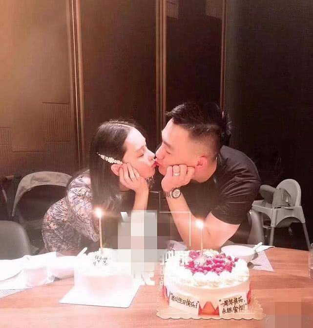 张馨予与老公热吻庆祝何捷生日及结婚一周年，两人结婚证首度曝光（组图） - 5
