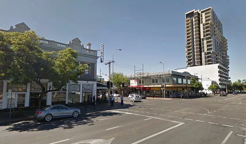 可怕！澳Chinatown发生持刀抢劫！男子遭四人围殴！现金、手表、耳机全被抢！独自出行千万当心…… - 5