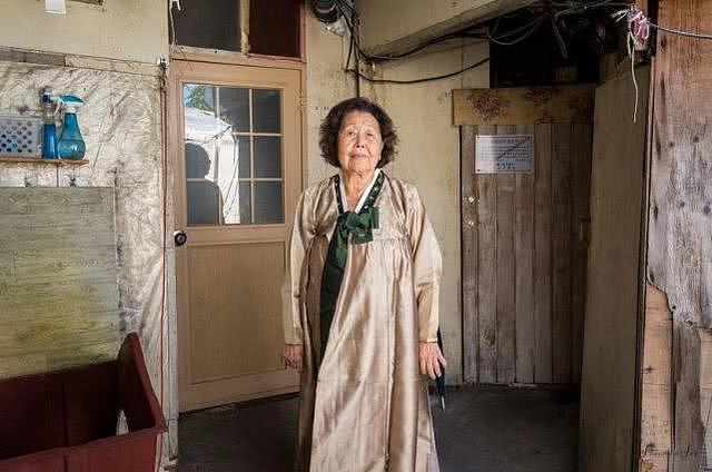 韩国的贫富差距有多大？摄影师拍下韩国最穷困的贫民窟生活