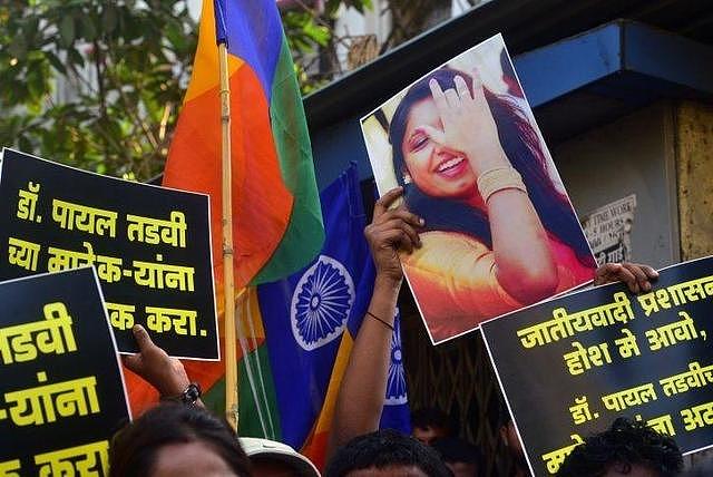 印度女研究生上吊，因低种姓被3名同事侮辱，不堪压力自杀