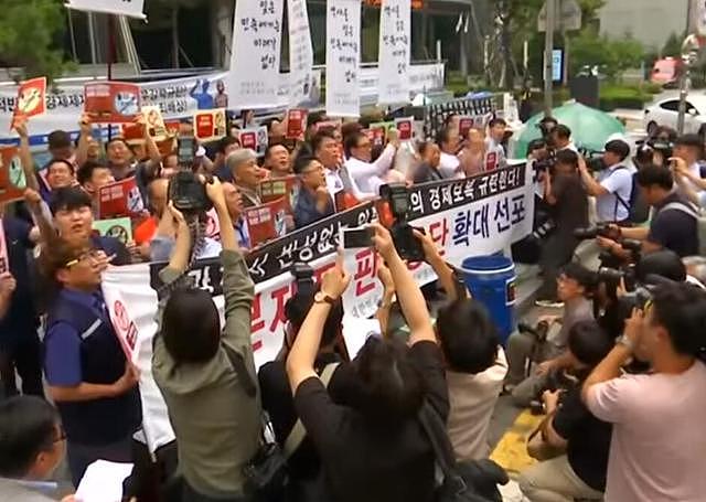 韩国老人自焚日韩网友吵翻：韩国教育洗脑鼓吹仇恨，下一步或暗杀