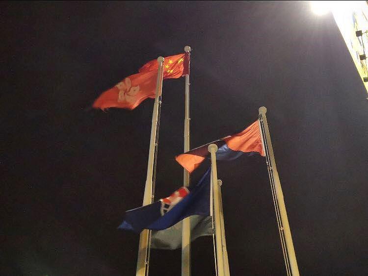 看哭！被香港暴徒丢海的国旗，被爱国者重新升起！（视频/组图） - 9