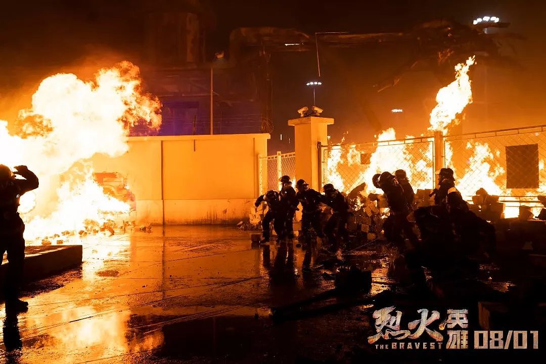 “烈火英雄”导演公开造假，背后原因竟感动了14亿中国人（组图） - 26