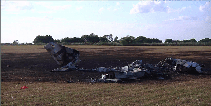 飞机坠毁现场。