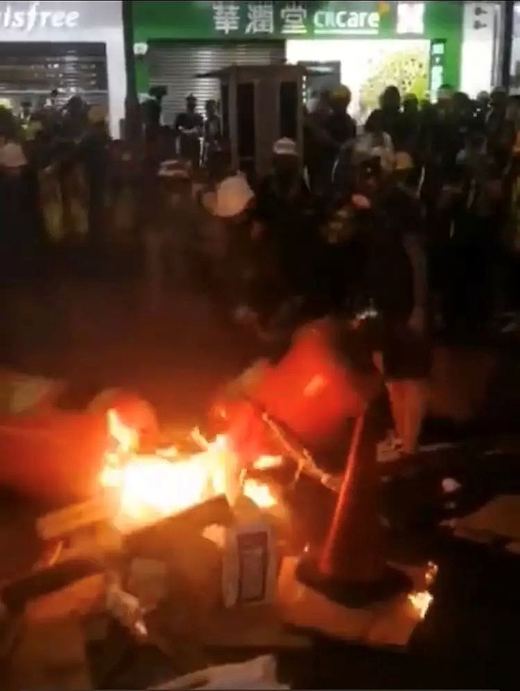 香港反对派阻断火车瘫痪交通：市民怒骂“暴徒” 有黑衣人被围殴（视频/组图） - 6