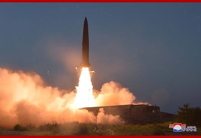 朝鲜试射两枚不明飞行物，谴责美韩军演（组图） - 2