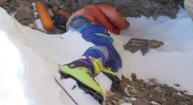 珠峰著名的尸体“绿靴子”，为什么长达20多年都无人搬运？