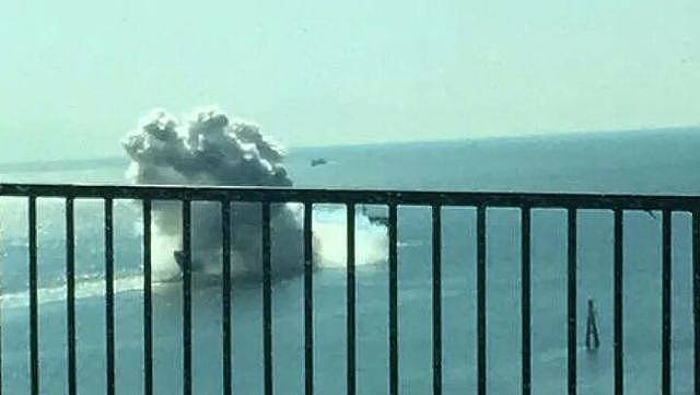 来华大豆船在加拿大发生爆炸，舱盖被崩飞，烟雾缭绕