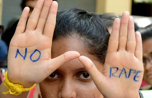 印度15岁少女遭5人持枪威胁多次性侵！竟是被闺蜜诱骗绑架才遇险