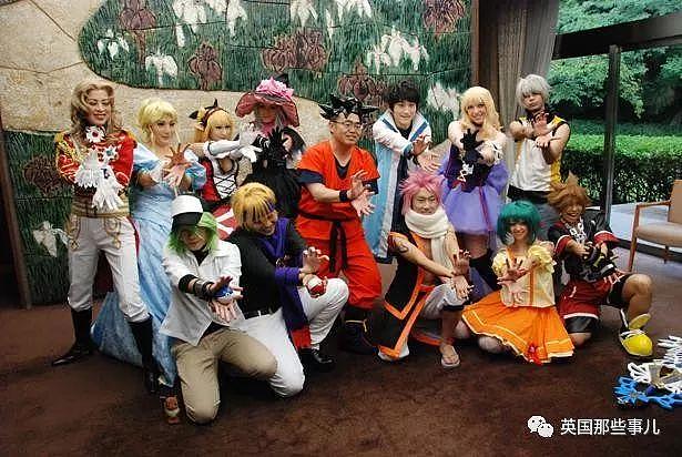 日本政界大叔沉迷cosplay…蜜汁画风让主播笑出了直播事故