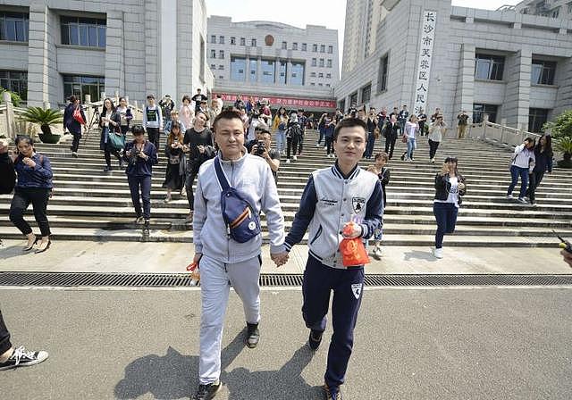 北京完成首例同性伴侣监护公证 两人已在国外领结婚证