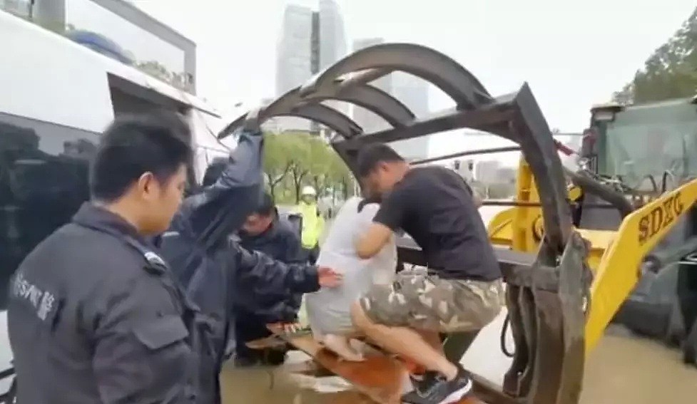 13人死亡16人失联！刚刚，“利奇马”抵达杭州！（视频/组图） - 20