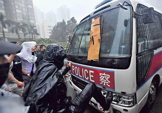 国泰航空机师参与香港非法活动，数千名员工参与罢工、泄露警员隐私！民航局对国泰“动手”，发布安全警告（组图） - 4