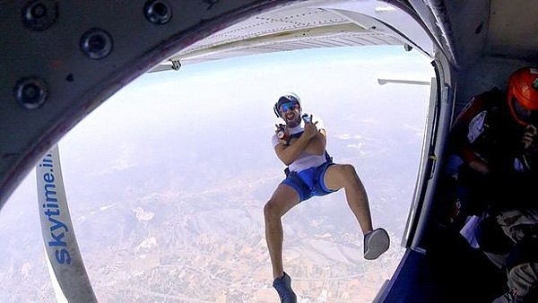西班牙一男子烟囱上跳伞录视频 降落伞未打开不幸身亡（视频/图） - 2