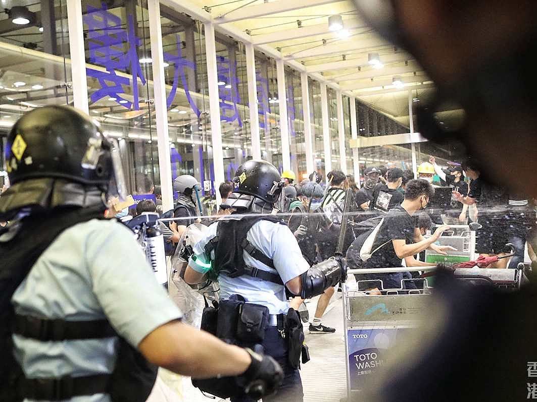 环球时报凌晨发文证实记者被打！怒批香港示威者！（视频/组图） - 2