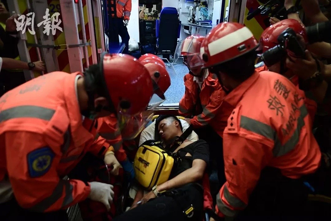 “我支持香港警察，你们可以打我了” 昨夜，香港之耻！（组图/视频） - 14