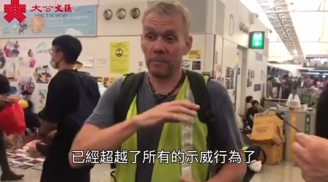 “我支持香港警察，你们可以打我了” 昨夜，香港之耻！（组图/视频） - 30
