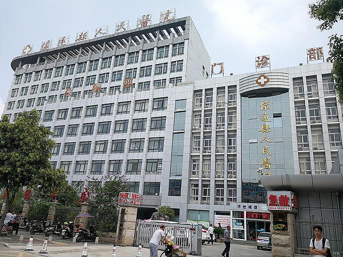 患者李萍受伤后曾入住怀远县人民医院。澎湃新闻记者 朱远祥 图