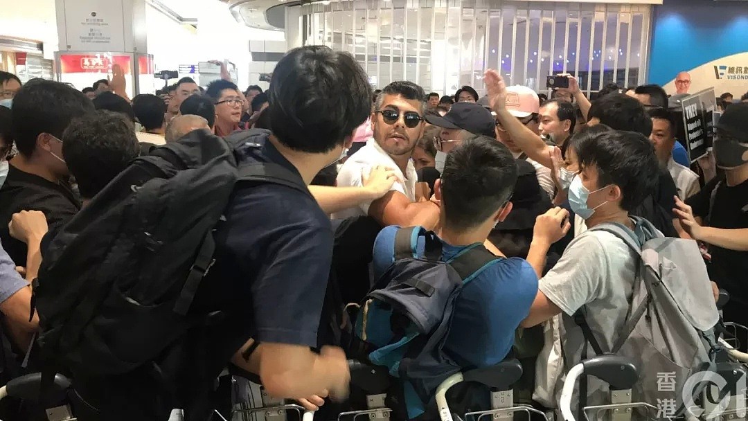 香港，被殴打游客记者的废青们变成乱港！新加坡痛心官宣拒绝来往（组图） - 26
