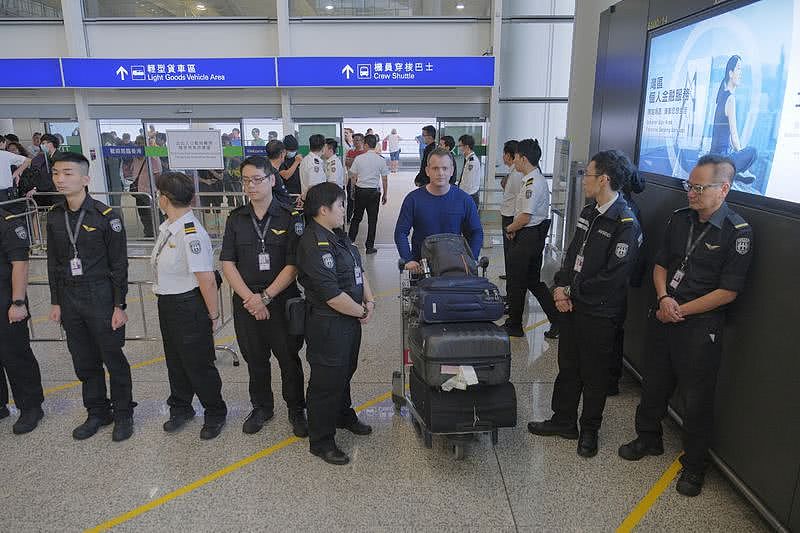 临时禁制令下 香港国际机场秩序基本恢复（组图） - 2