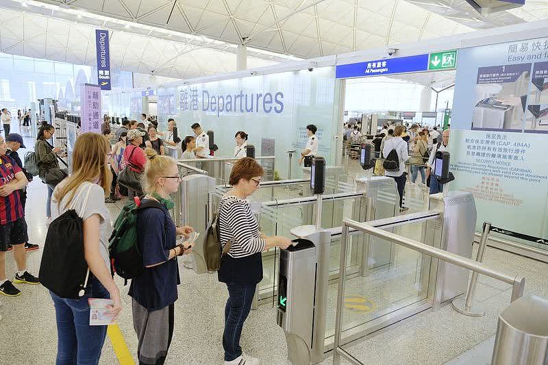 临时禁制令下 香港国际机场秩序基本恢复（组图） - 3