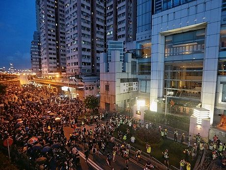 从 和平示威到“恐怖主义”回溯香港反修例四阶段（组图） - 3