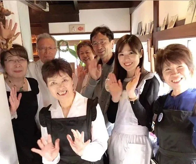 日本推出70岁高龄女仆咖啡厅，座无虚席！背后的原因让无数网友点赞！（组图） - 17