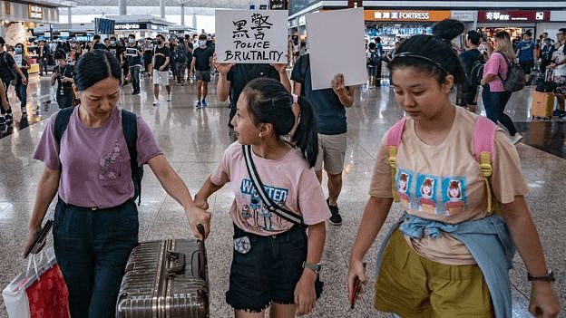 机场瘫痪，香港的损失有多大？影响的不只是香港人（组图） - 10