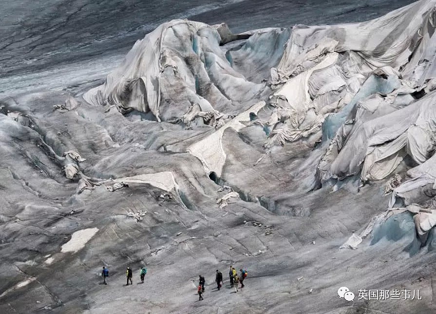 冰岛首相参加了一场追悼会，悼念一座曾经活了700年的冰川...（组图） - 10