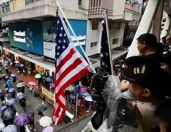 乱港分子再次侮辱中国国旗！香港8月18日发生了什么？（视频/组图） - 2