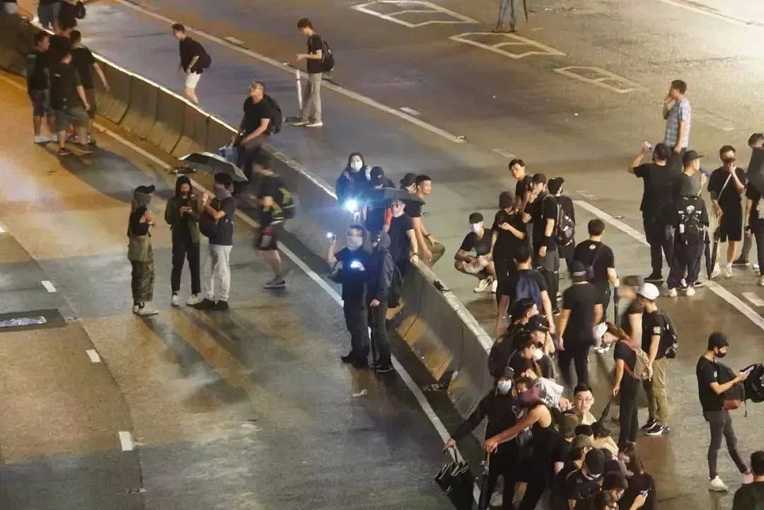 乱港分子再次侮辱中国国旗！香港8月18日发生了什么？（视频/组图） - 4
