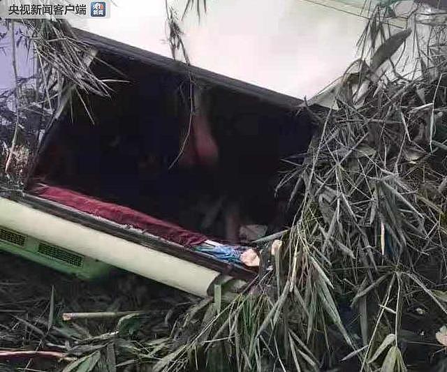 中国旅行团在老挝发生严重车祸 目前伤亡不详