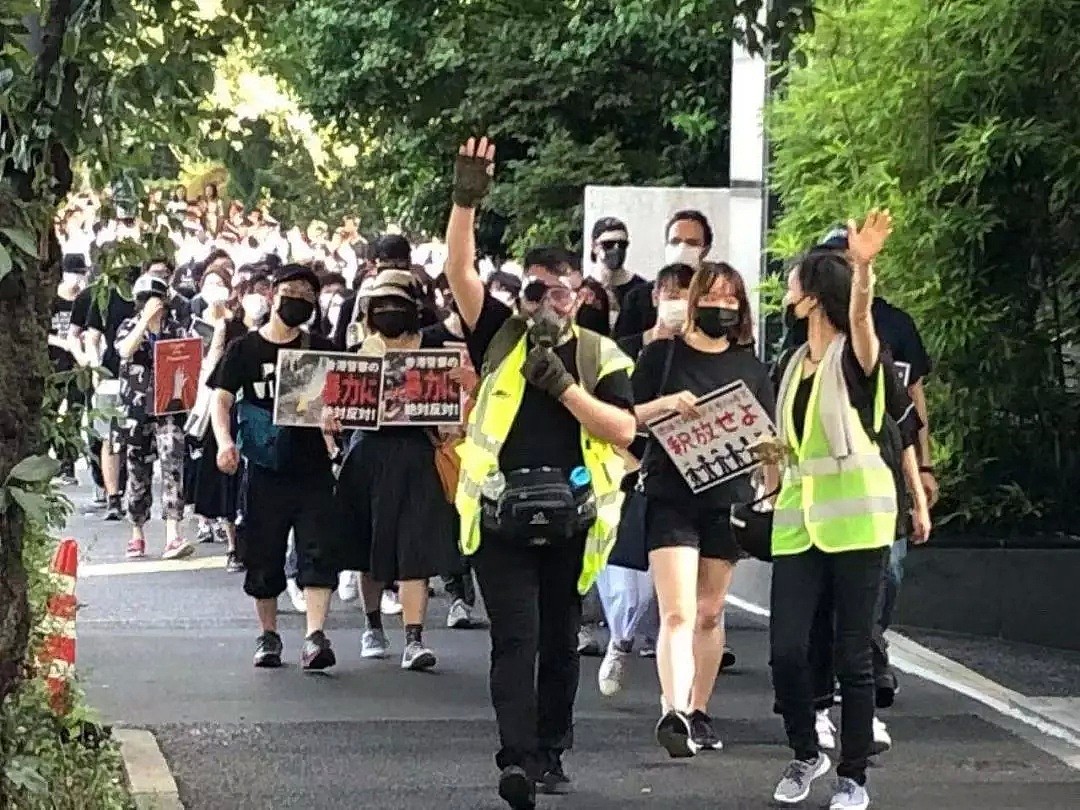 日本自由记者亲历香港“暴力游行”：感觉生命受到了威胁（组图） - 1