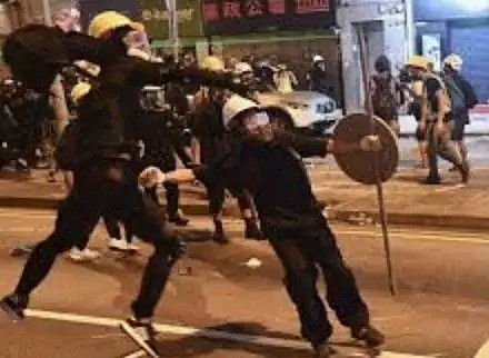 日本自由记者亲历香港“暴力游行”：感觉生命受到了威胁（组图） - 12