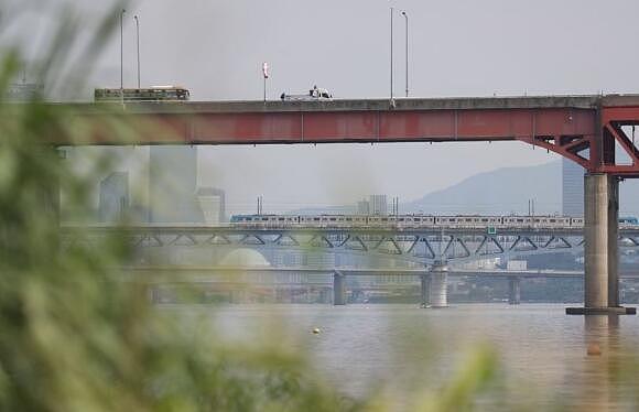 麻谷铁路桥（图源：韩联社）