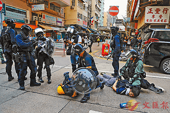 图为警方在铜锣湾拘捕了15名核心暴徒（来源：文汇报）