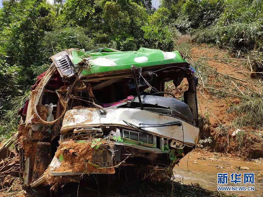 致13名中国游客遇难老挝车祸初步认定系车辆问题（图） - 1