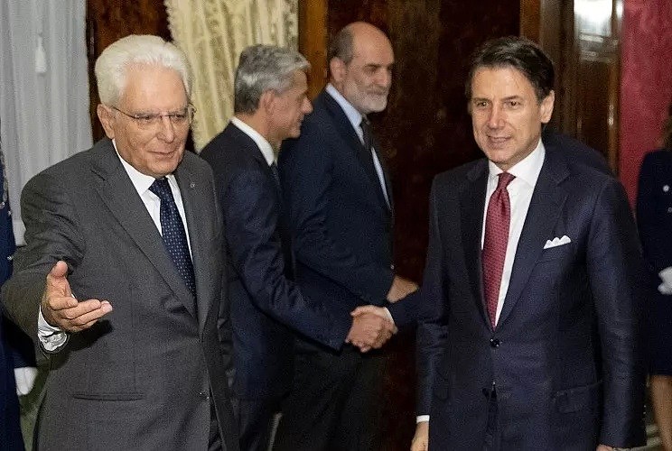 意大利总理孔特正式辞职，联合政府垮塌！欧元要大跌？！（组图） - 5