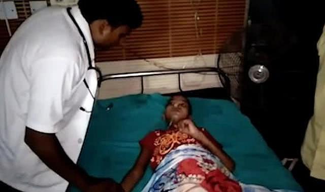 14岁印度女孩因胃痛被送往医院，结果发现她胃里有个巨大毛球
