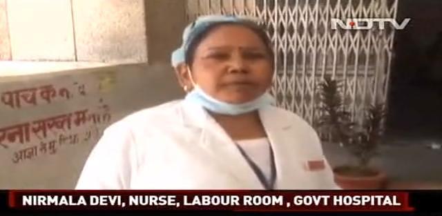 印度孕妇临产医院却称“没床位”，34岁女无奈走廊生子血流一地
