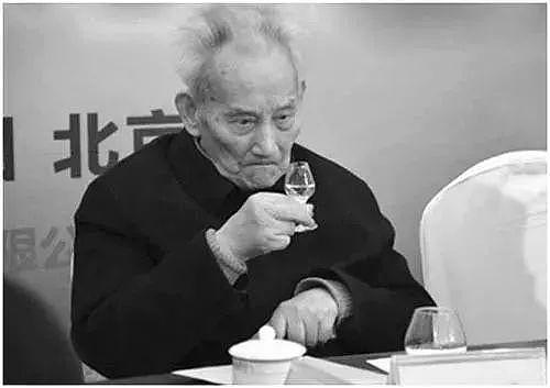 酒业泰斗逝世，享年112岁！喝酒，对长寿贡献有多大？