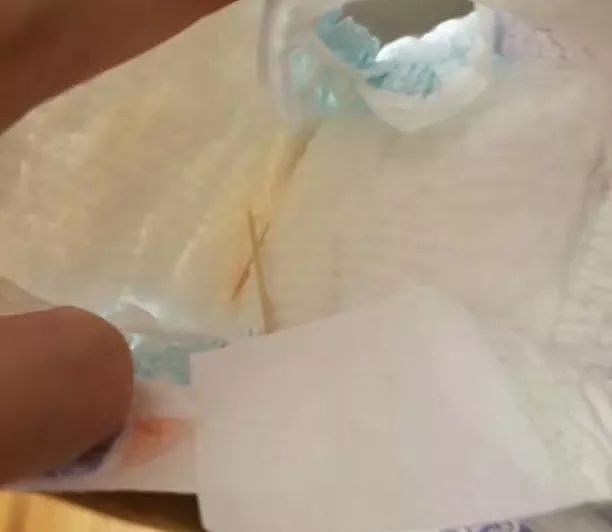 丧心病狂！华人Costco购买的婴儿纸尿布中惊现两根牙签！（组图） - 3