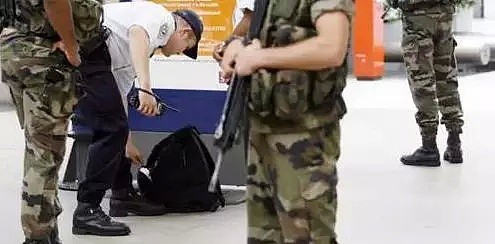 留学生在机场被当恐怖分子，还被关小黑屋，就因为偷懒不想拿行李？事实竟是...（组图） - 3